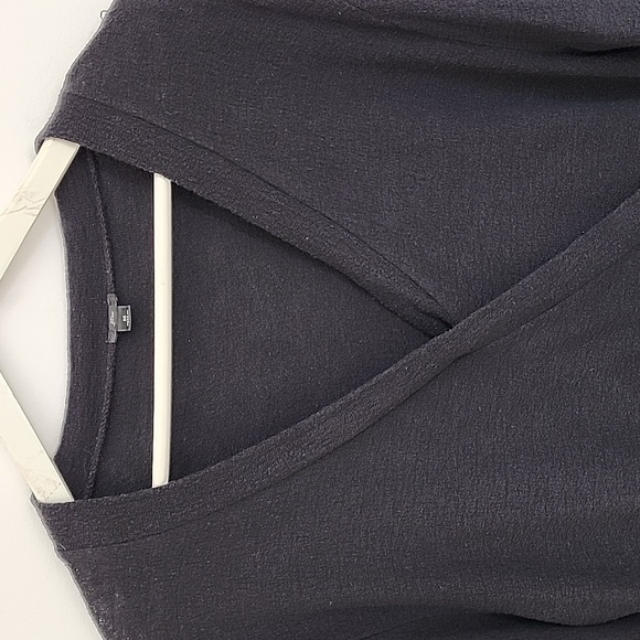 J.Cre size M Faux Wrap Top - Picture 3 of 9